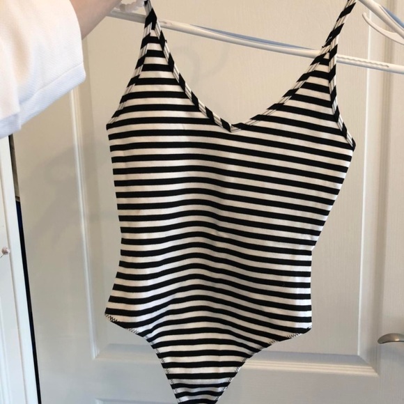 Aritzia Sunday Best striped bodysuit - Picture 2 of 4